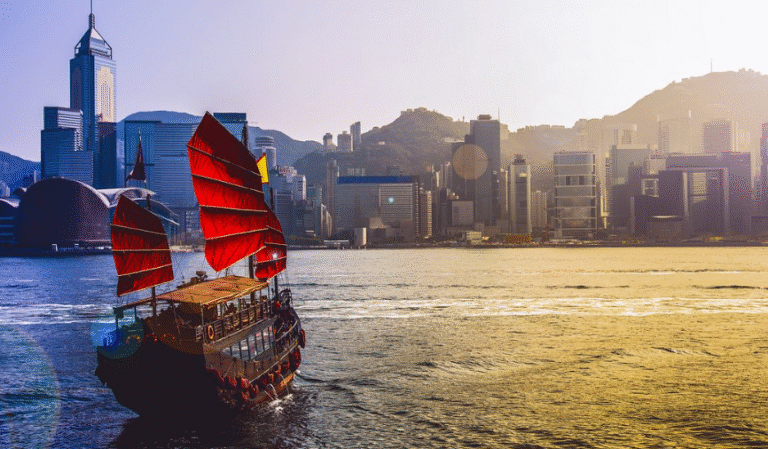 Top 3 Impressive Hong Kong Travel Attractions For First-Time Visitors